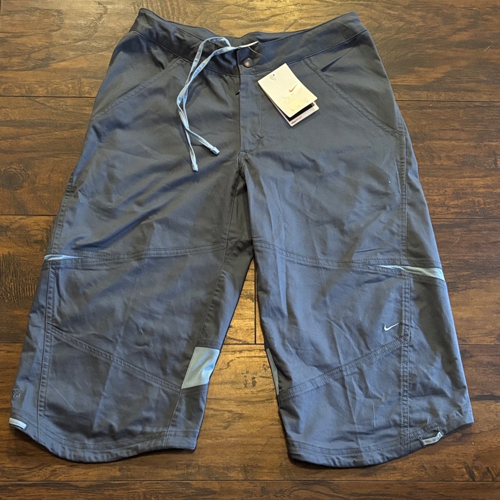 Nike capris women’s size 8 NWT